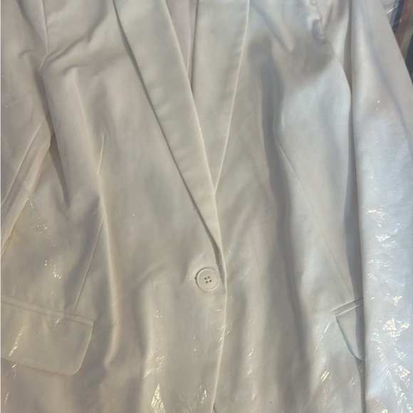 Beautiful Stradivarius white Blazer - Picture 3 of 3